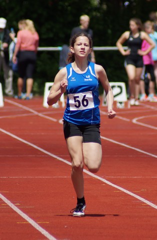 Carolin Arnold auf der Zielgeraden DSC01605