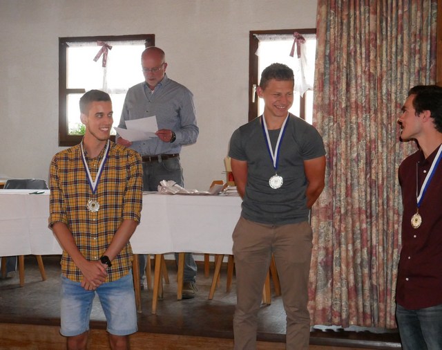 Samuel Ostermeier, Felix Herrmann und Martin Kurnoth von der 4x400m Staffel
