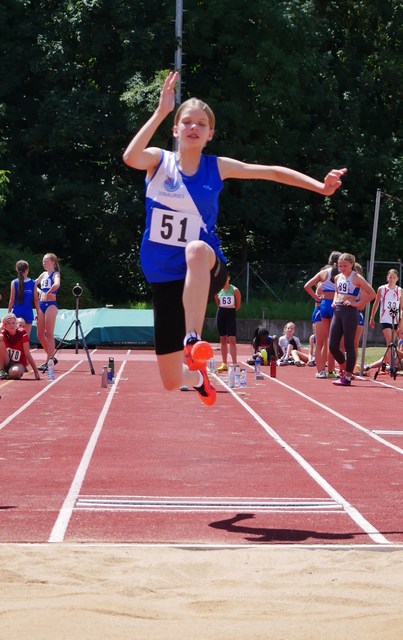 Viktoria Zajitschek beim Weitsprung